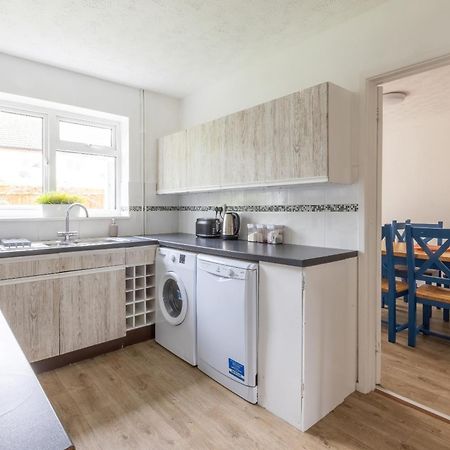 The Conifers Large Detached Home With Off Street Parking Witney Buitenkant foto