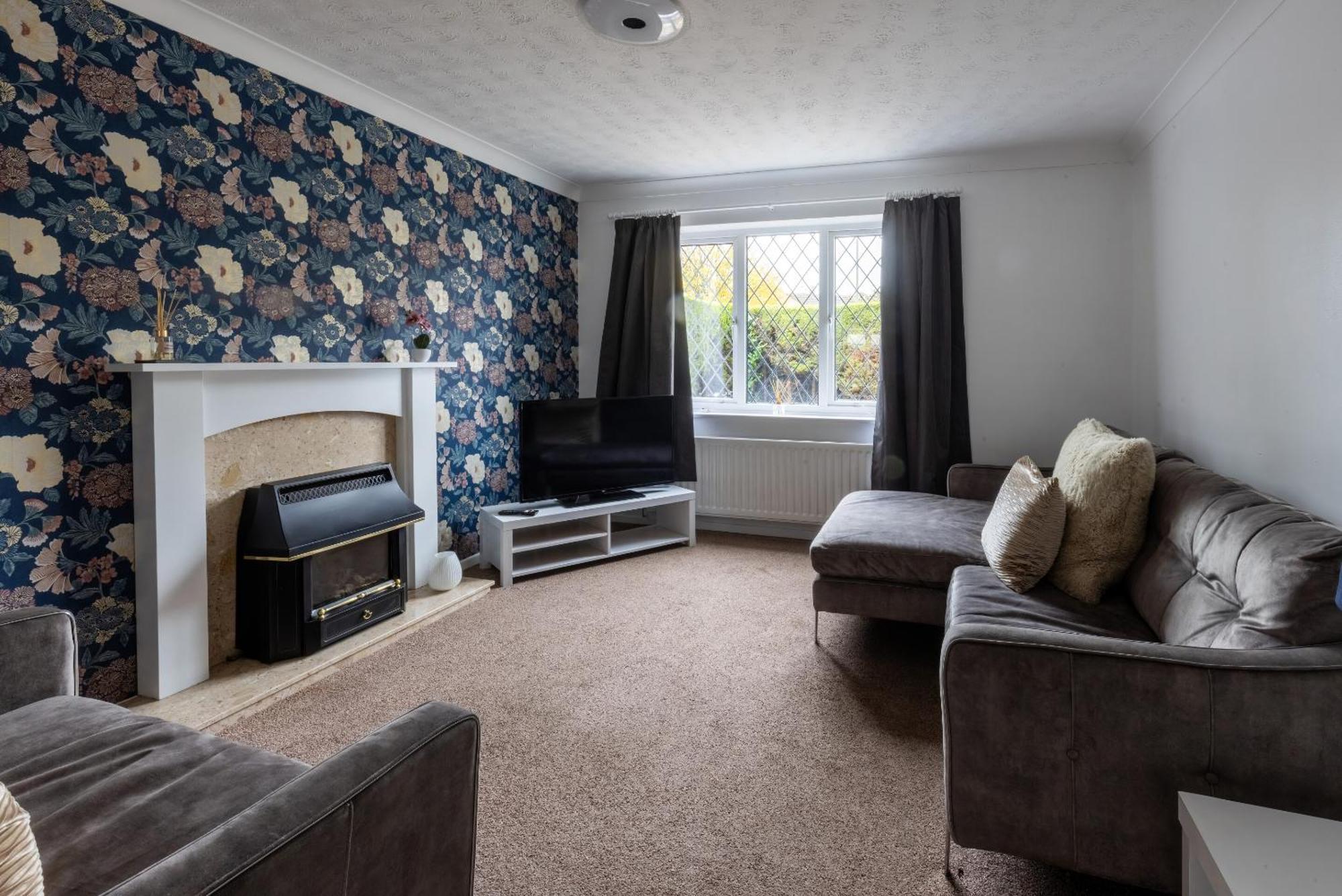 The Conifers Large Detached Home With Off Street Parking Witney Buitenkant foto