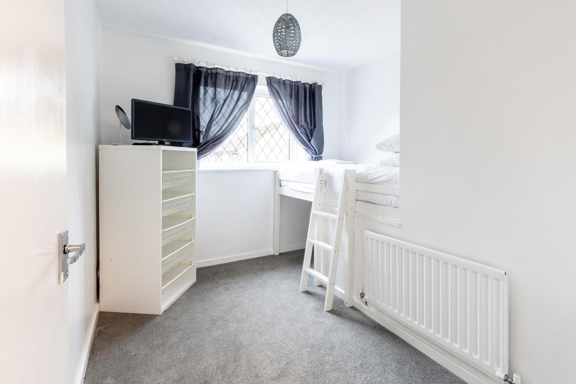 The Conifers Large Detached Home With Off Street Parking Witney Buitenkant foto